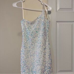 Windsor Elegant White Fabric